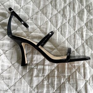 Marc Fisher black patent leather strappy ankle sandals size 10